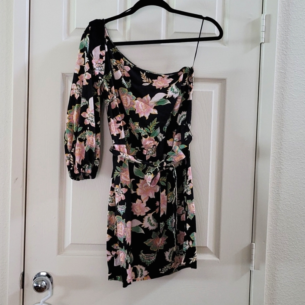 Who What Wear Black Floral One Sleeve Dress Size S
